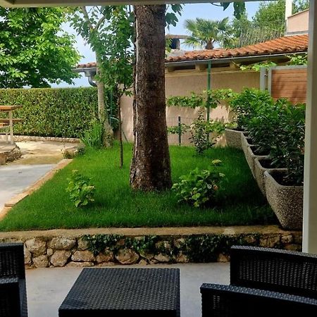 Studio Malinska, 30M From The Beach Exterior foto
