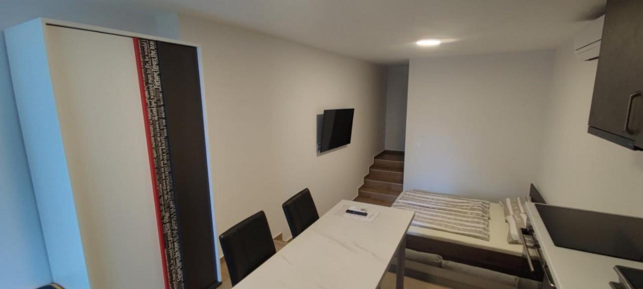 Studio Malinska, 30M From The Beach Exterior foto