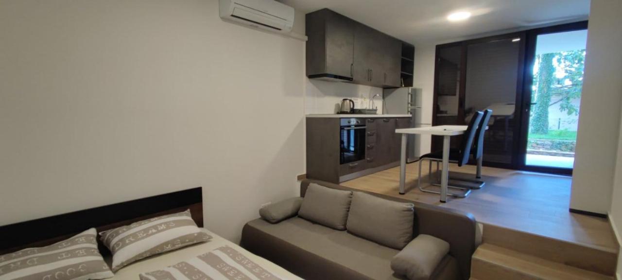 Studio Malinska, 30M From The Beach Exterior foto
